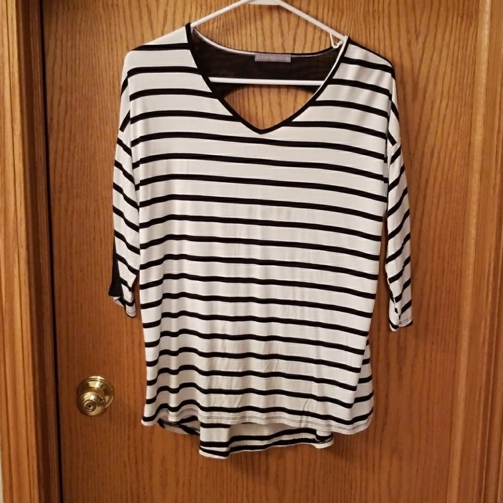 Loveapella black & white top